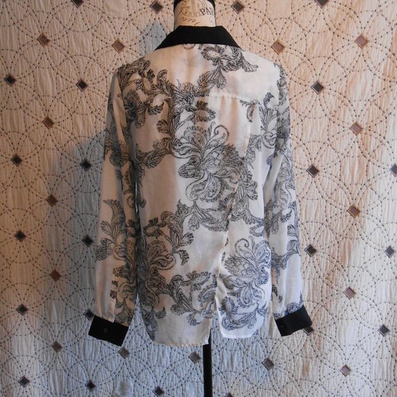 3/$10 Kenneth Cole Sheer Wrap Back Button Down S - Picture 4 of 7